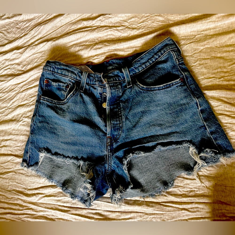 Levi’s cut off shorts